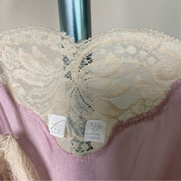 Vintage Lace-Embellished Pink Chemise - Picture 3 of 8